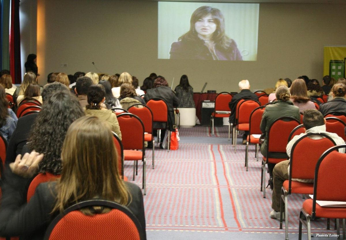 Renata Reginato palestrando para Secretaria de Educação do Paraná